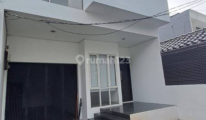 Rumah Modern Minimalis di Pondok Indah 1