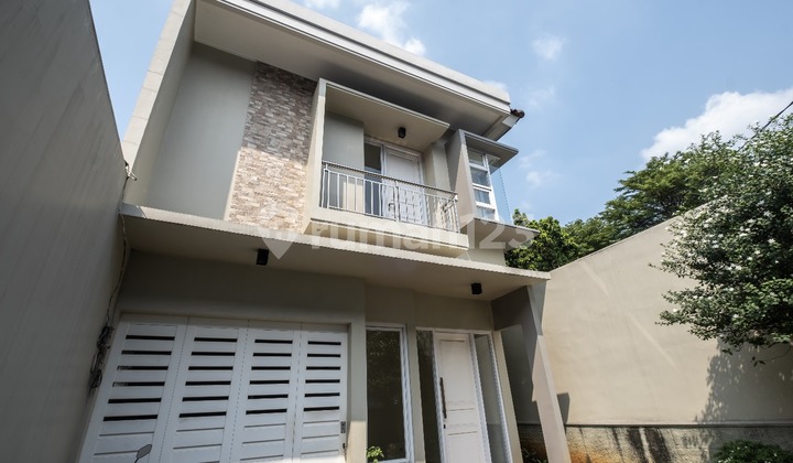 Minimalist new house in Kemang Minimalist new house in Kemang