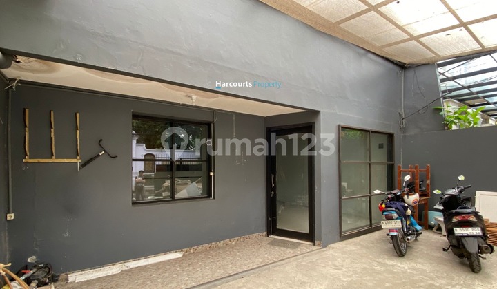 Classic house can be office in Kebayoran Baru Classic house can be office in Kebayoran Baru