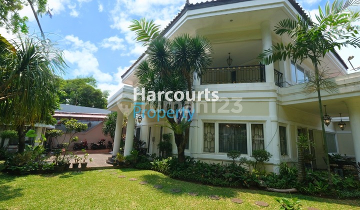 Contemporary classic house in Kebayoran Baru