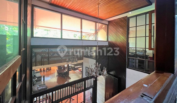 Rumah Klasik Luas Nuansa Jawa di Kalibata