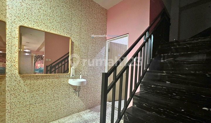 Strategic shop house / mini building in Kebayoran Baru. 2