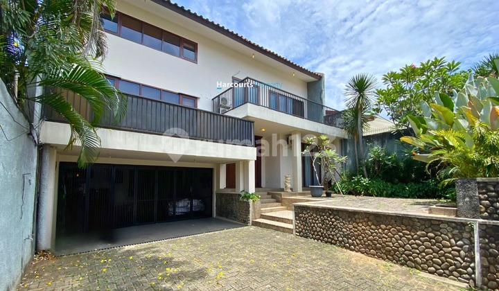 Rumah classic vibes bali di kemang