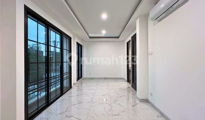 New American classic house in Bintaro