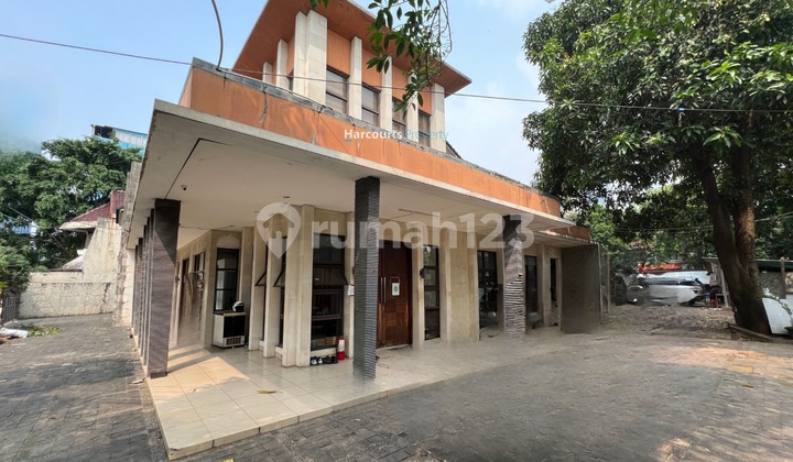 Rumah klasik area bisnis dan komersial di sudirman 1
