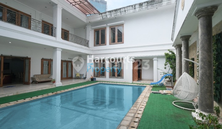 Rumah mewah besar area strategis di mega kuningan Rumah mewah besar area strategis di mega kuningan