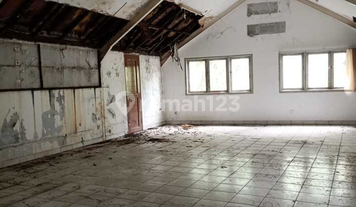 House can be office in Kebayoran Baru. House can be office in Kebayoran Baru.