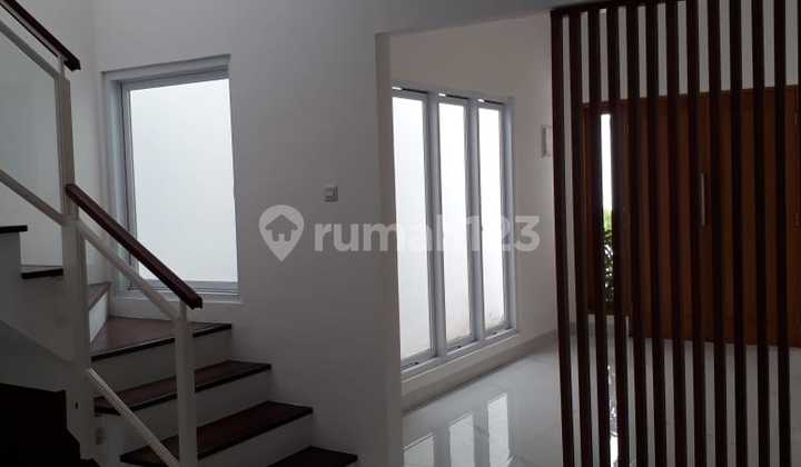 Rumah Modern Minimalis Mewah di Kebayoran Baru