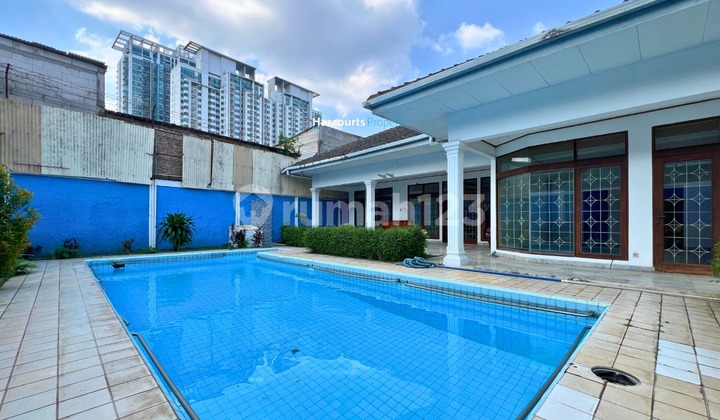 Rumah klasik kontemporer di cipete Rumah klasik kontemporer di cipete