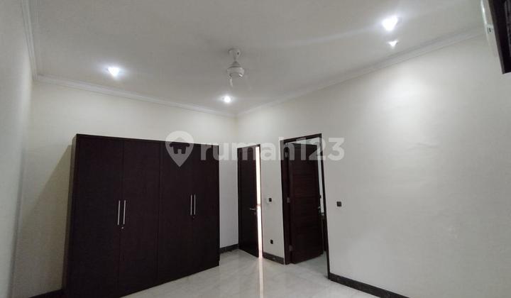 Rumah mewah, lokasi elite di kuningan