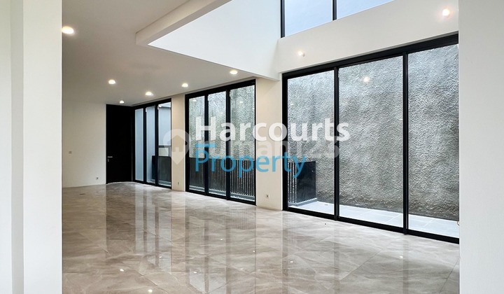 Rumah modern tropikal baru di lebak bulus