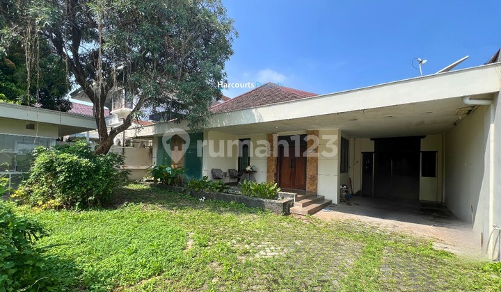 Classic house in elite area of Menteng