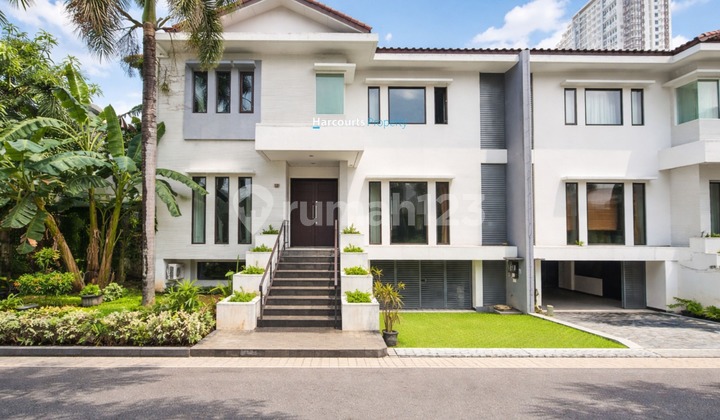 Modern Luxury House in Cilandak Modern Luxury House in Cilandak