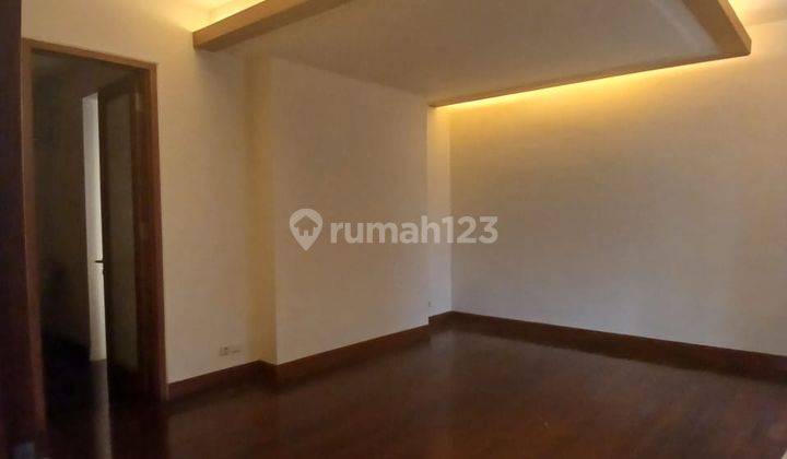 Rumah Townhouse Mewah di Kemang 2