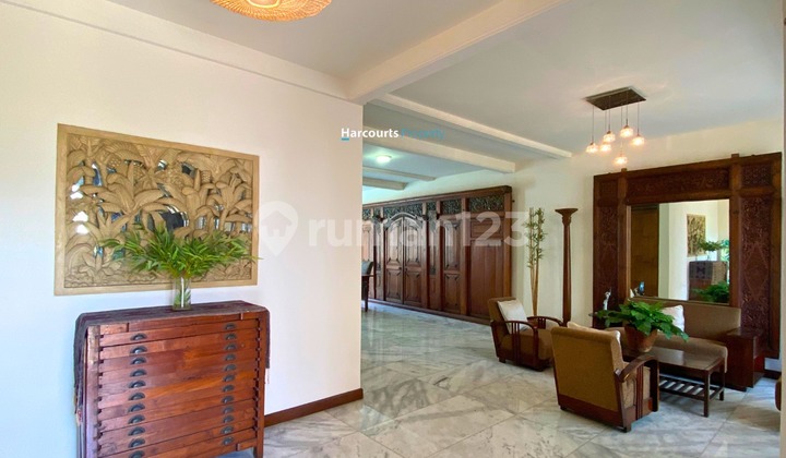 Rumah classic vibes bali di kemang 2