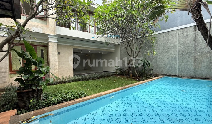 Rumah Modern Tropis di Cipete