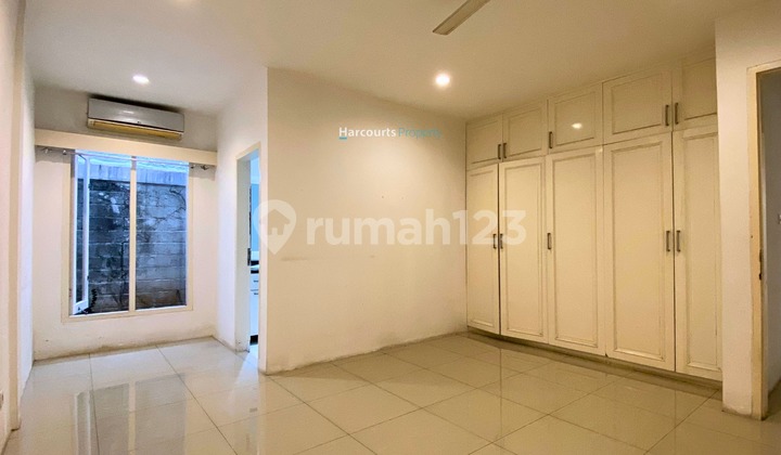 Classic house with a spacious garden in Kemang 2