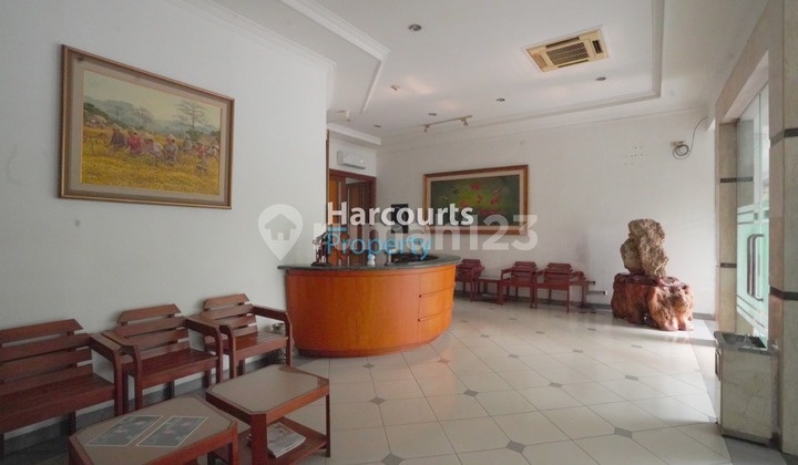 Large house suitable for business / office in Menteng 2