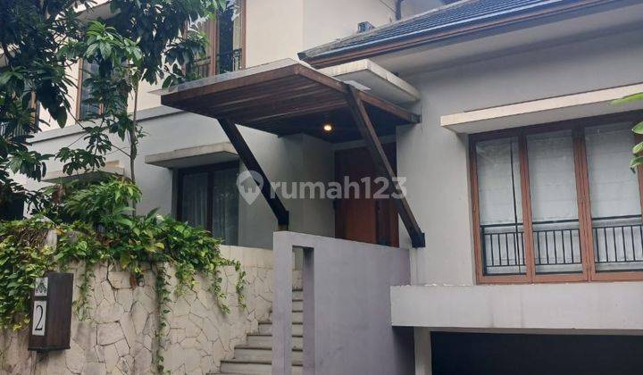 Rumah Townhouse Mewah di Kemang 1