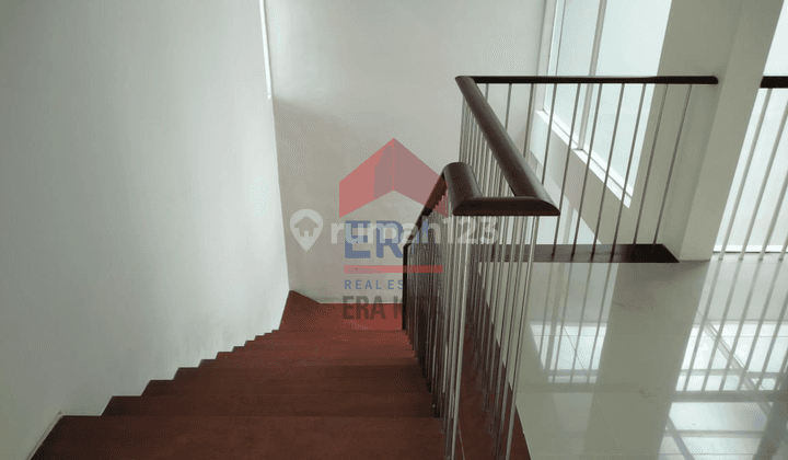 Rumah Eastwood Citraland Minimalis Cantik Baru Renovasi 5 Kamar  2