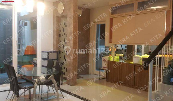 Rumah Royal Residence 2 Lantai 3 Kamar Lokasi Bagus Semi Perabotan 2