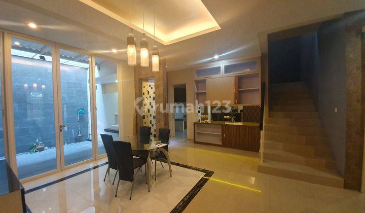 Rumah Royal Residence 2 Lantai 3 Kamar Lokasi Bagus Semi Perabotan 1