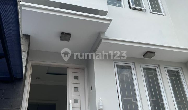Rumah Tingkat Minimalis Akses Jalan Utama Tebet Jakarta Selatan