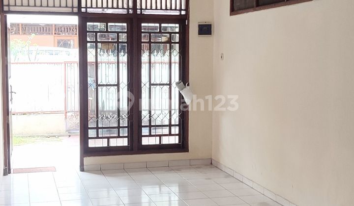 HOUSE IN A GREAT LOCATION NEAR TEBET MAIN ROAD, SOUTH JAKARTA