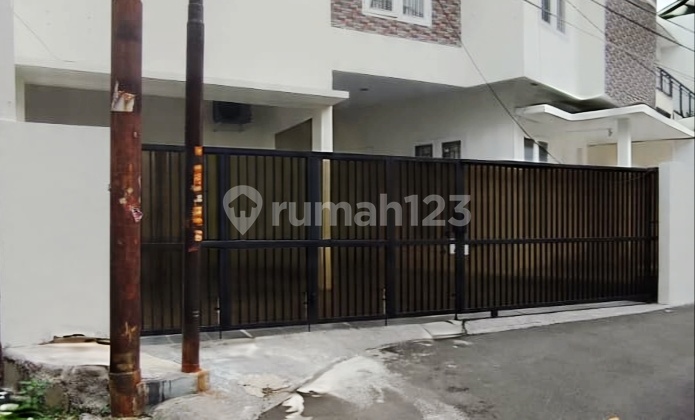 Rumah Tingkat Minimalis Tebet Jakarta Selatan Rumah Tingkat Minimalis Tebet Jakarta Selatan