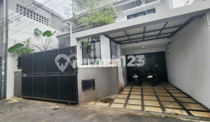 MINIMALIST TWO-STORY HOUSE IN WEST TEBET