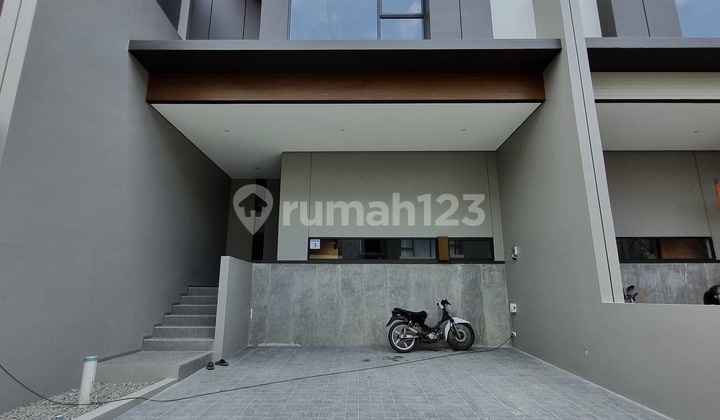 Rumah Bagus Unfurnished SHM Setra Duta, Bandung 1