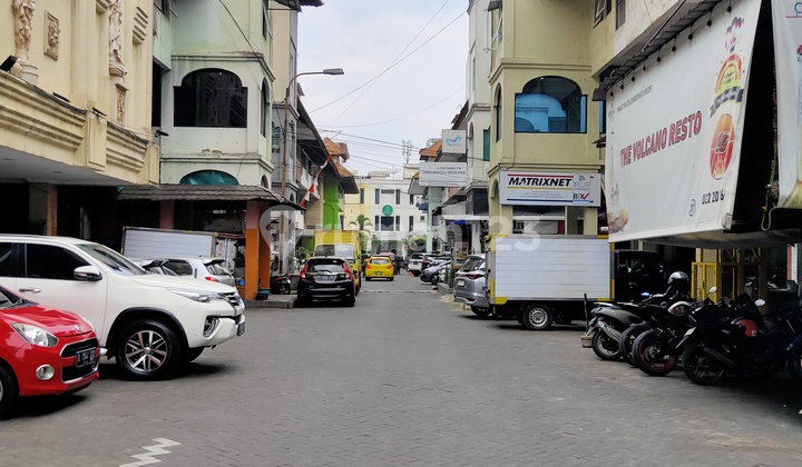 Ruko Bagus 300 m2 SHM Setra Sari, Bandung