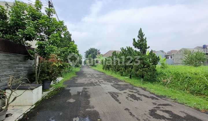 Nice Semi Furnished House with SHM in Kopo, Bandung