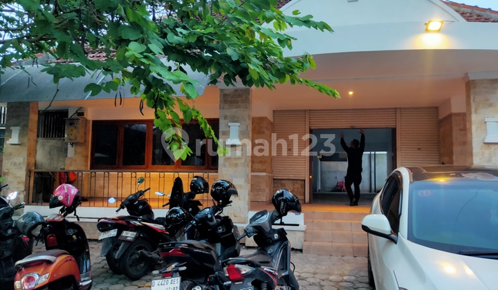 Rumah usaha strategis bagus jalan Soka sayap Riau, Bandung