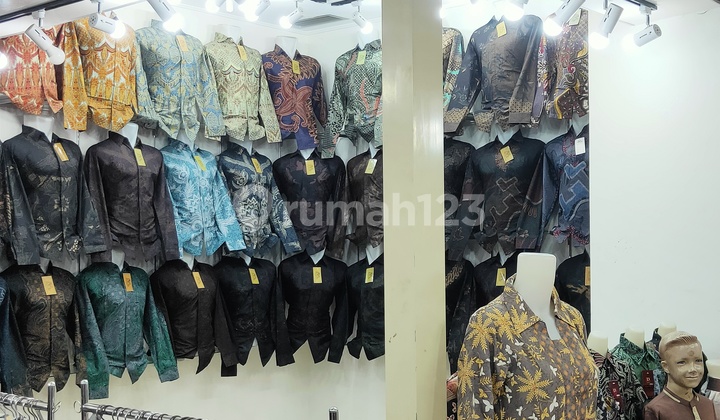 Nice corner kiosk at Pasar Baru Trade Centre Bandung