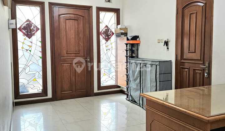 Rumah Bagus Semi Furnished SHM Taman Holis Indah, Bandung Rumah Bagus Semi Furnished SHM Taman Holis Indah, Bandung