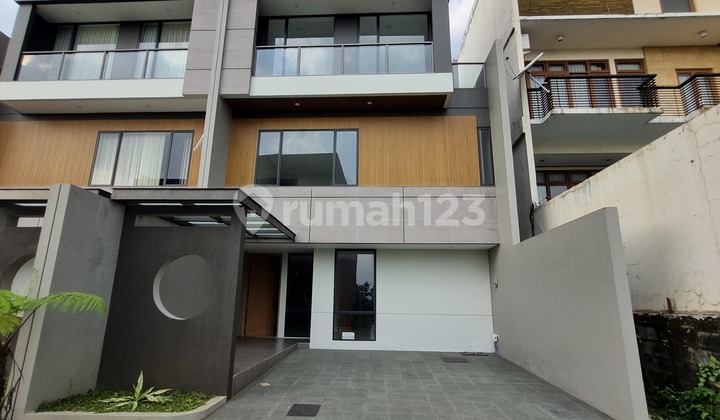 Rumah Bagus Unfurnished SHM Setra Duta, Bandung 1
