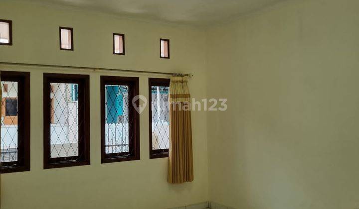 kamar tidur rumah dijual seperti baru bagus