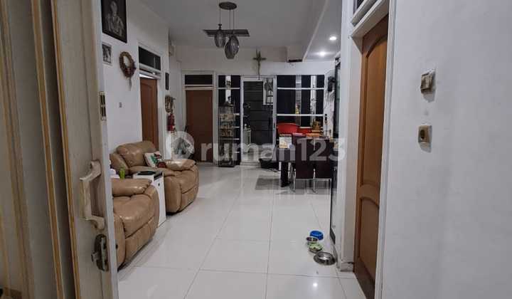 Rumah Bagus Unfurnished SHM Taman Holis Indah, Bandung