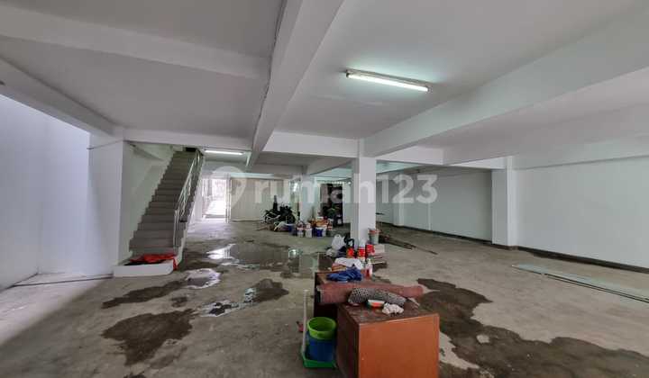 Nice downtown office building for rent in Lengkong Kecil, Bandung. Nice downtown office building for rent in Lengkong Kecil, Bandung.