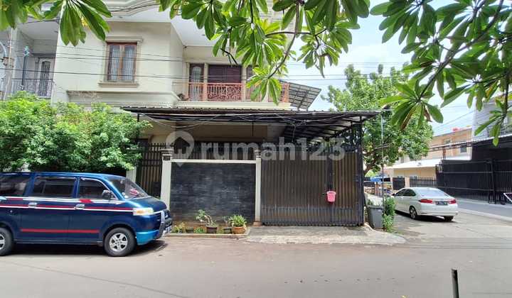 2-Story Hook House on Jl Agung Barat 8, Sunter Agung, Tanjung Priok