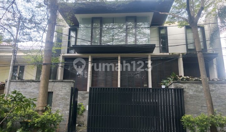 Affordable Luxury 3-Story House on Jl Panglima Polim 7, Melawai, Kebayoran Baru Affordable Luxury 3-Story House on Jl Panglima Polim 7, Melawai, Kebayoran Baru