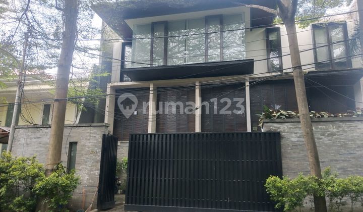 Affordable Luxury 3-Story House on Jl Panglima Polim 7, Melawai, Kebayoran Baru Affordable Luxury 3-Story House on Jl Panglima Polim 7, Melawai, Kebayoran Baru