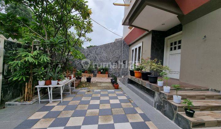 Rumah Besar di Duren Sawit Depan Bkt 2