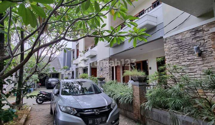 Rumah Kost Besar di Kuningan Luas 1676 M2 2