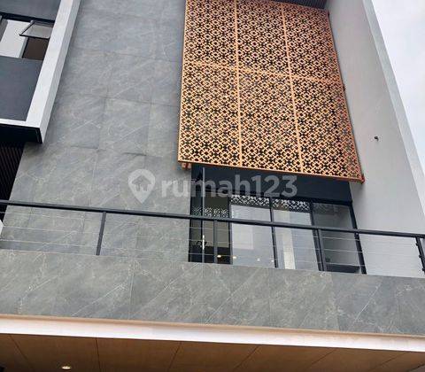 Rumah 2 Lantai Bagus Semi Furnished Permata Hijau Jakarta Selatan 1