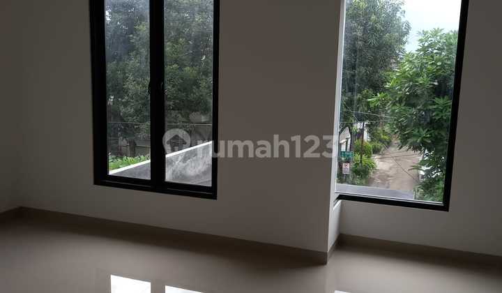 Ready-to-Occupy House in Cinere with Spacious Backyard 2