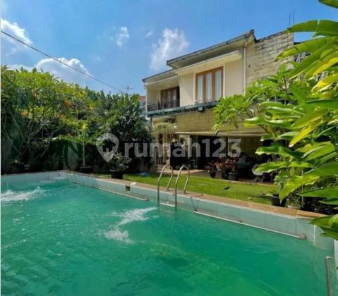 Rumah Mewah 2 Lantai Private Pool Semi Furnished