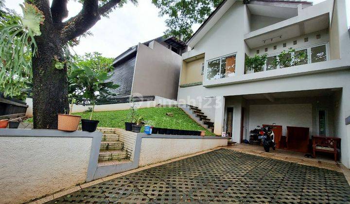 Rumah Modern Dengan Taman Depan Asri di Villa Cinere Mas 2