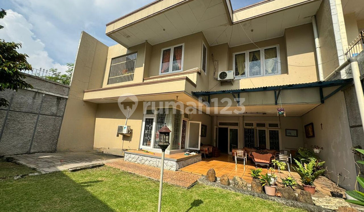 Beautiful Super Green House with a Spacious Backyard in Cinere